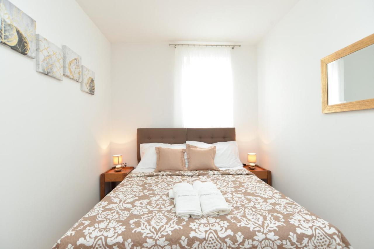 Apartments Violete 742 Pula Ngoại thất bức ảnh